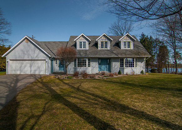 63 Lake Eloida