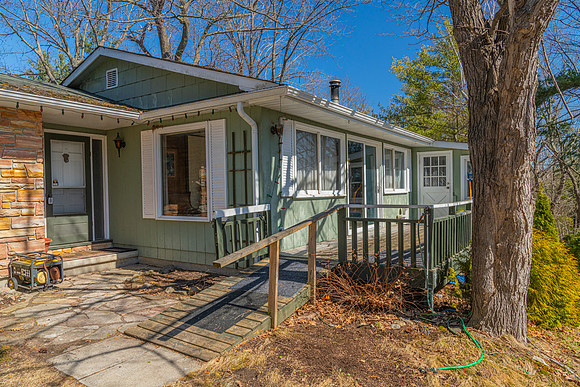 929 Riverside